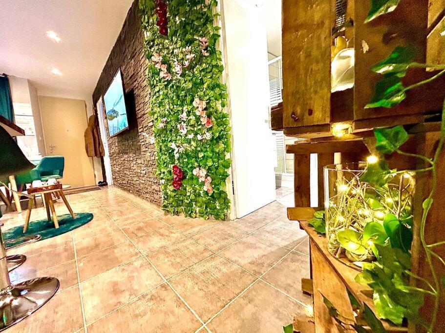 La Foret Enchantee, Centre Ville Pont-Sur-Yonne Exteriér fotografie